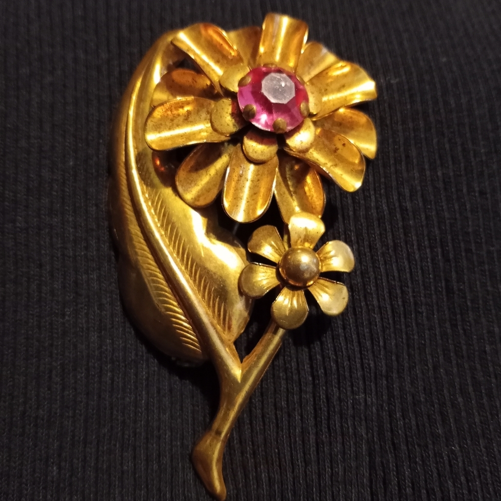 Vintage Brass Flower brooch